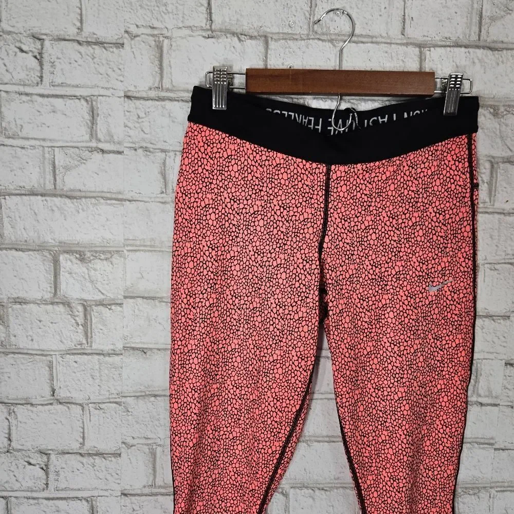 Nike Coral Pink Printed Capri Leggings with Black Waistband